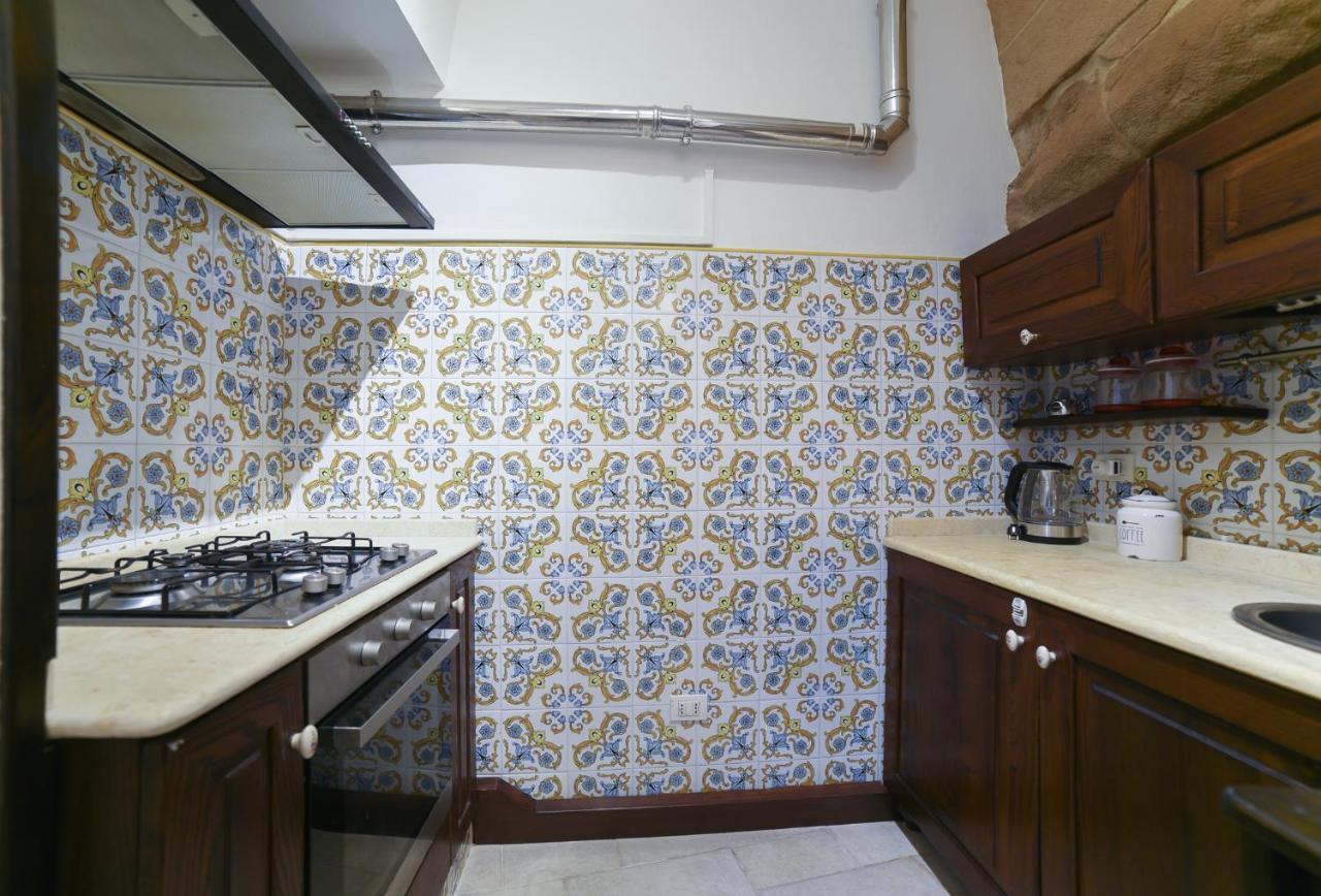 Milestone Inn Лечче Экстерьер фото